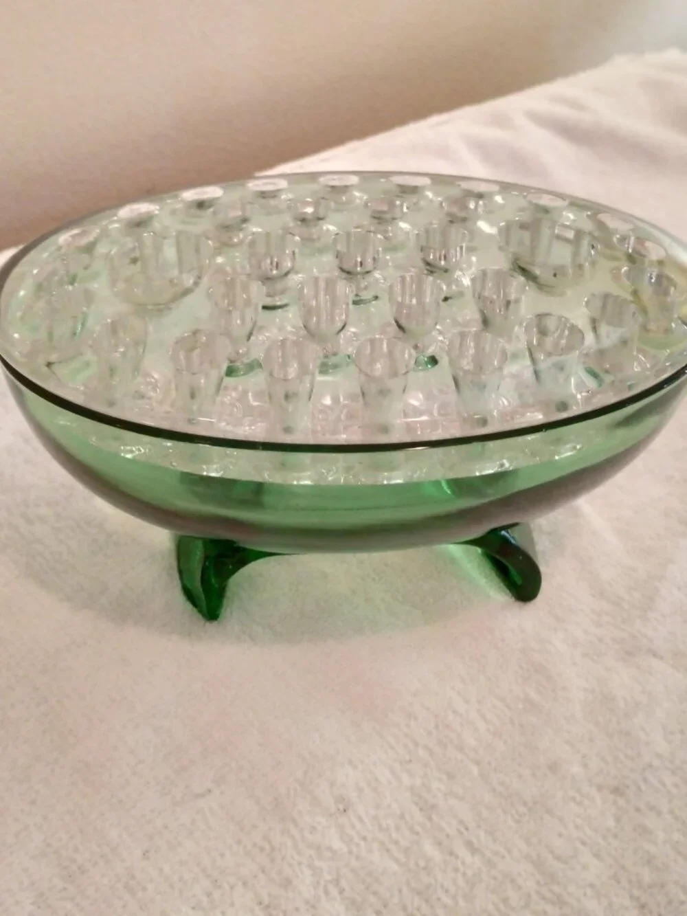 Vintage Martinsville Viking #1048 Oval Green Flower Frog